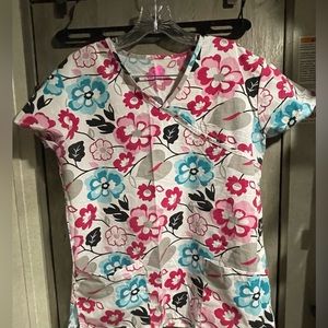 Flowers scrub top